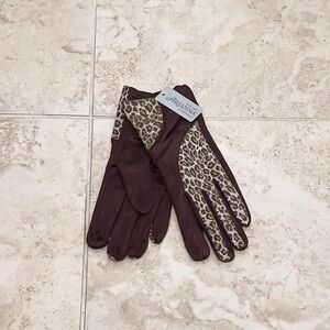 Free- Howard’s Leopard Gloves